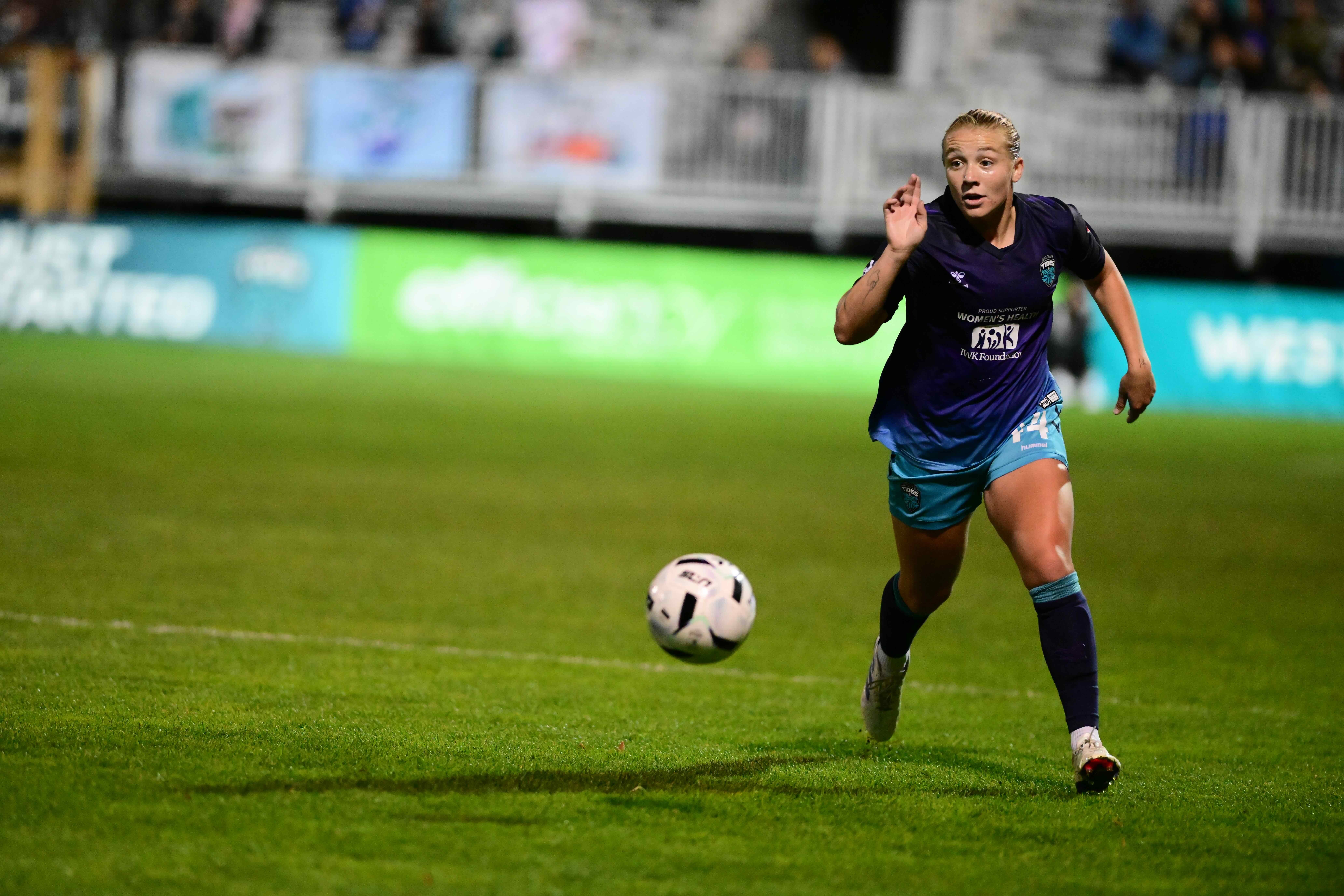 Julianne Vallerand Signs Extension with Halifax Tides FC