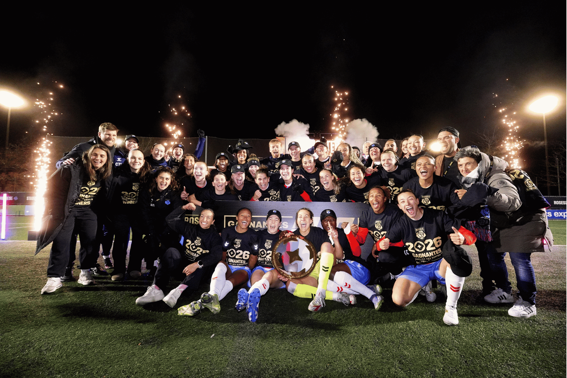 Les Roses FC De Montreal remporte Le Bouclier Des Supporters De La Super Ligue Du Nord