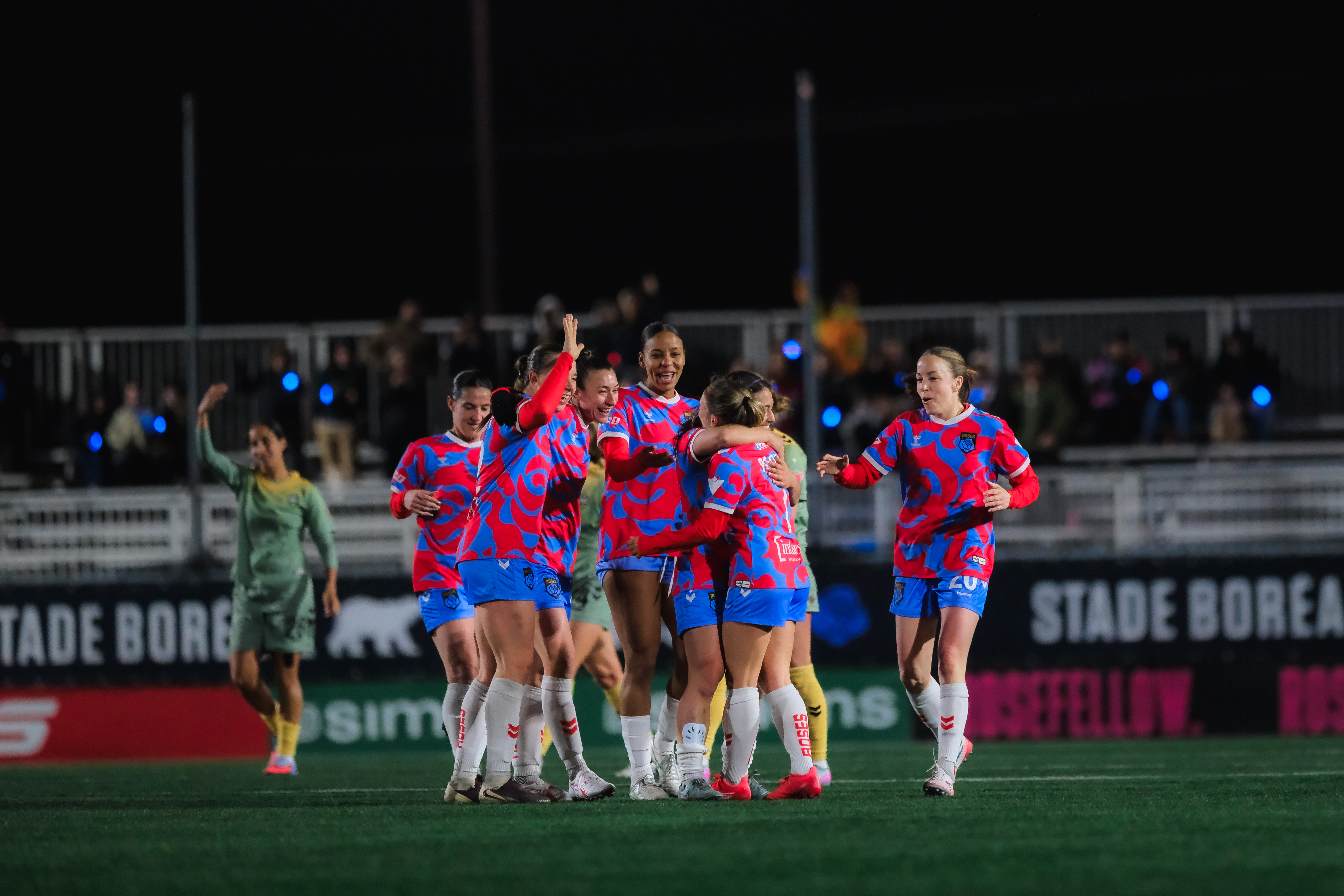 LES ROSES SIGNENT UNE VICTOIRE ÉCLATANTE DE 4-0 FACE AUX CHAMPIONNES EN TITRE