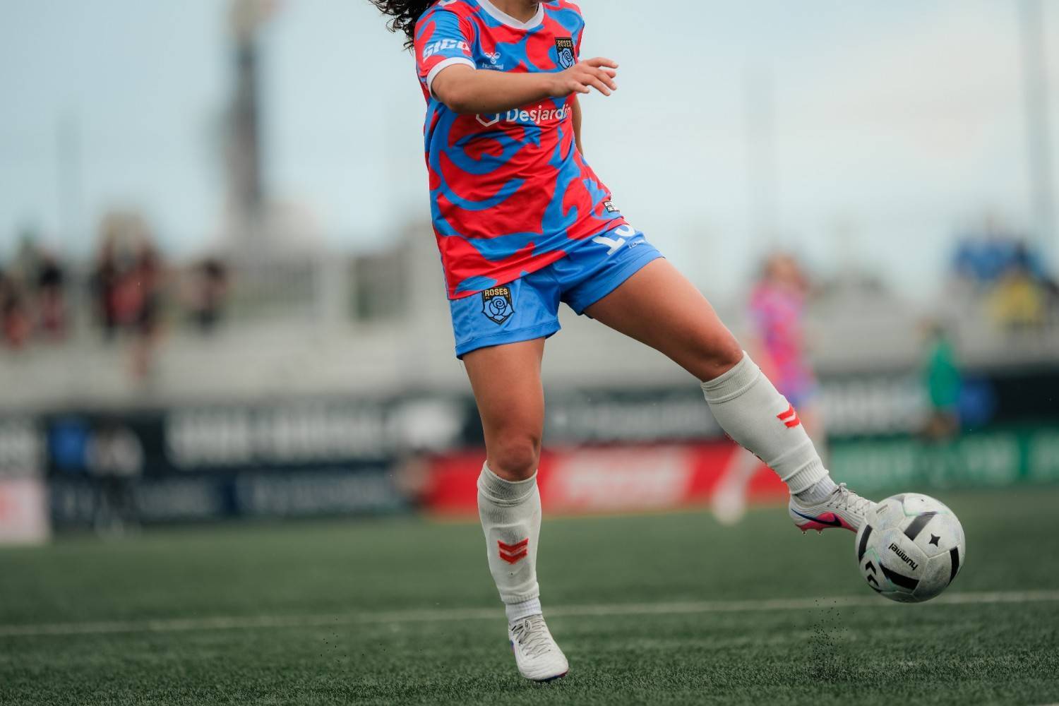 LES ROSES ACCUEILLENT CALGARY AVEC LE SOMMET DE LA SLN EN LIGNE DE MIRE