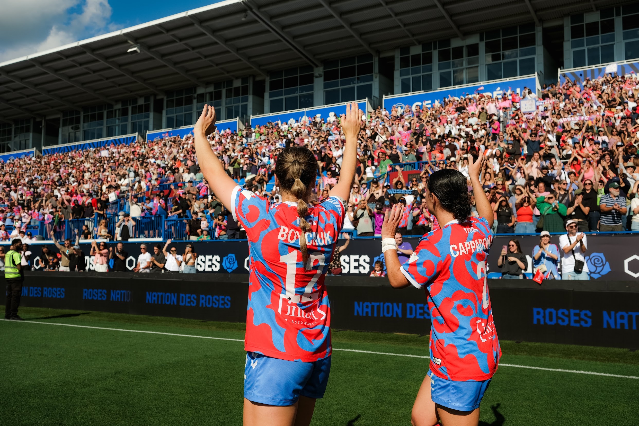 17 077 SPECTATEURS ET UNE VICTOIRE : LES ROSES ÉCRIVENT UNE PAGE D’HISTOIRE AU STADE SAPUTO