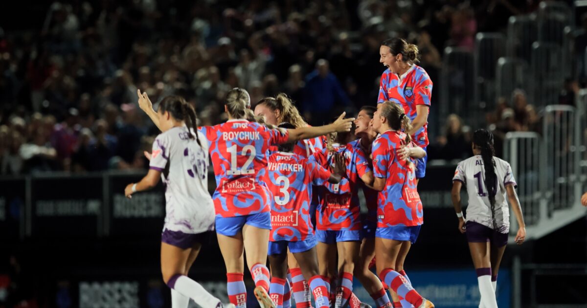 LES ROSES FRAPPENT UN GRAND COUP : UNE VICTOIRE DÉCISIVE QUI LES ...