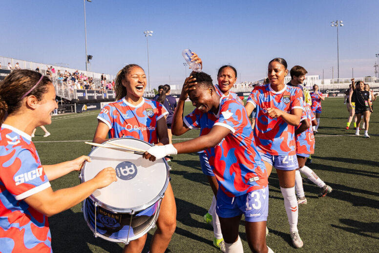 UN TOUR DU CHAPEAU DE BADU PROPULSE LES ROSES VERS LA VICTOIRE